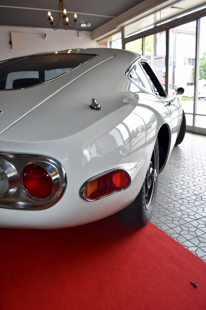 洞爺湖の2000GT : 燃えるゴミは明日