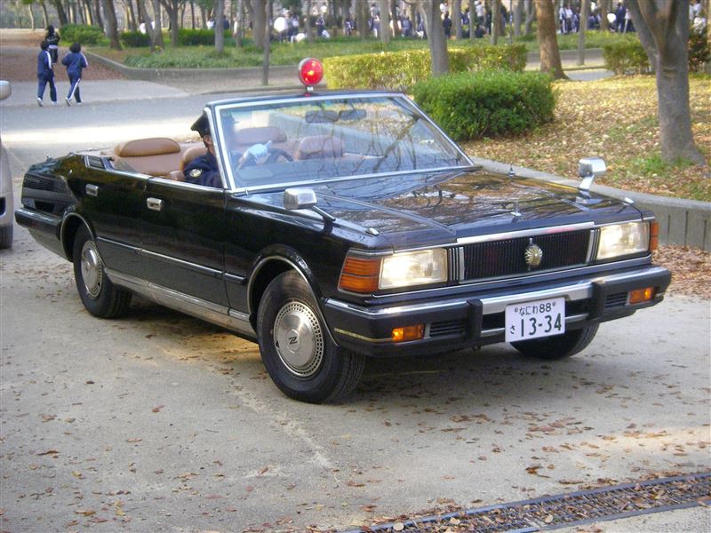 セドリックのオープンカー : 燃えるゴミは明日