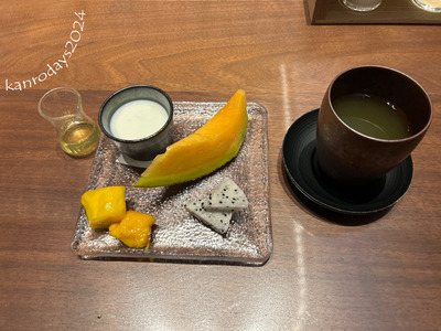 よつ葉ヨーグルトフルーツ添え