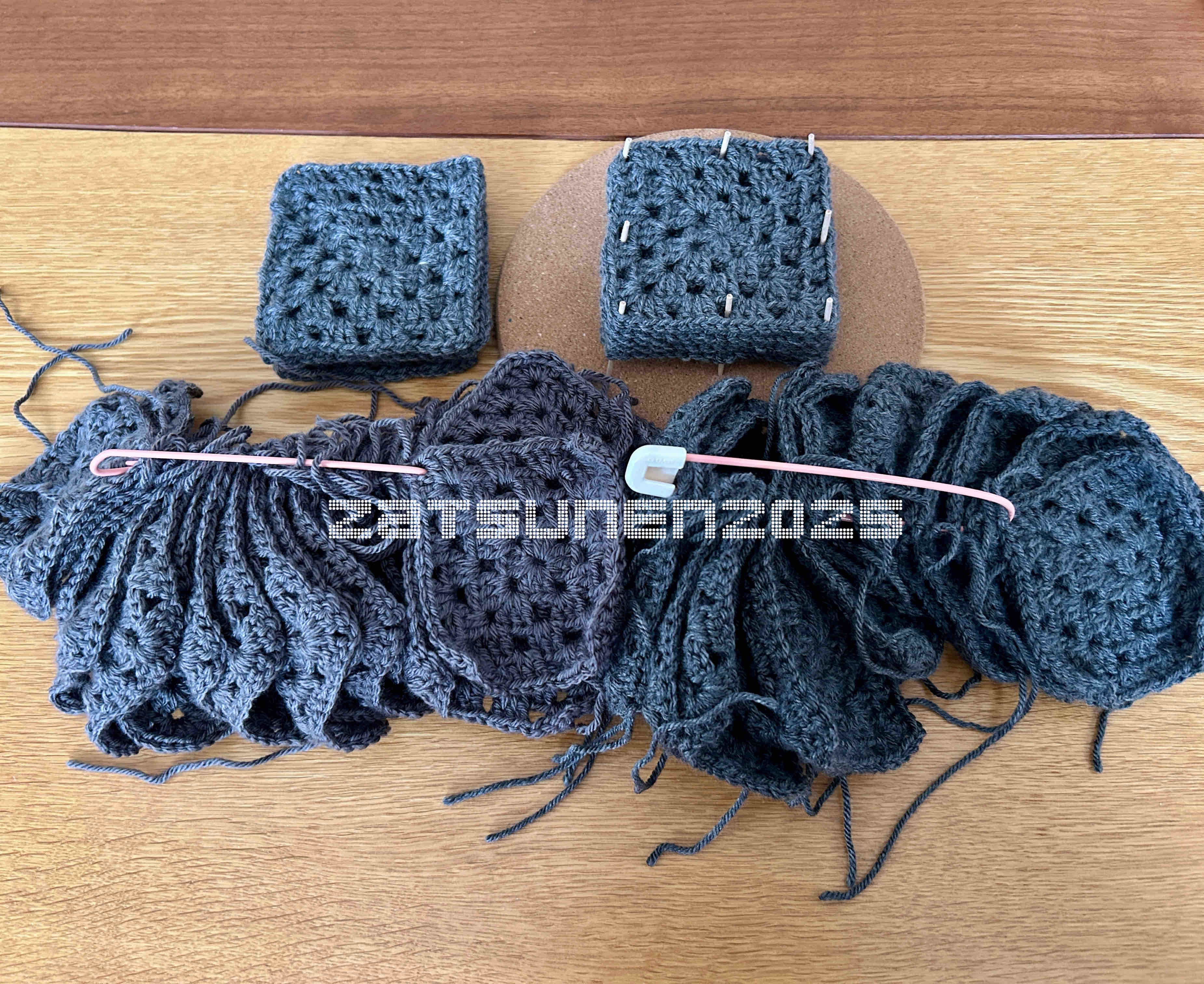 ハンドメイド　グラニースクエアフード付きカーディガン　W フード付きグラニースクエアカーディガン - メルカリ