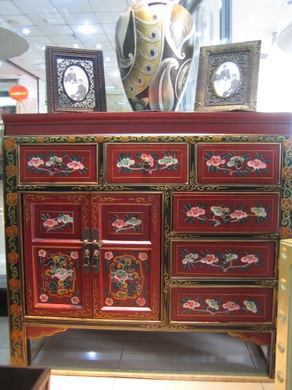 ○チベット家具 ハイチェスト アンティーク家具 大胆な装飾 チベット