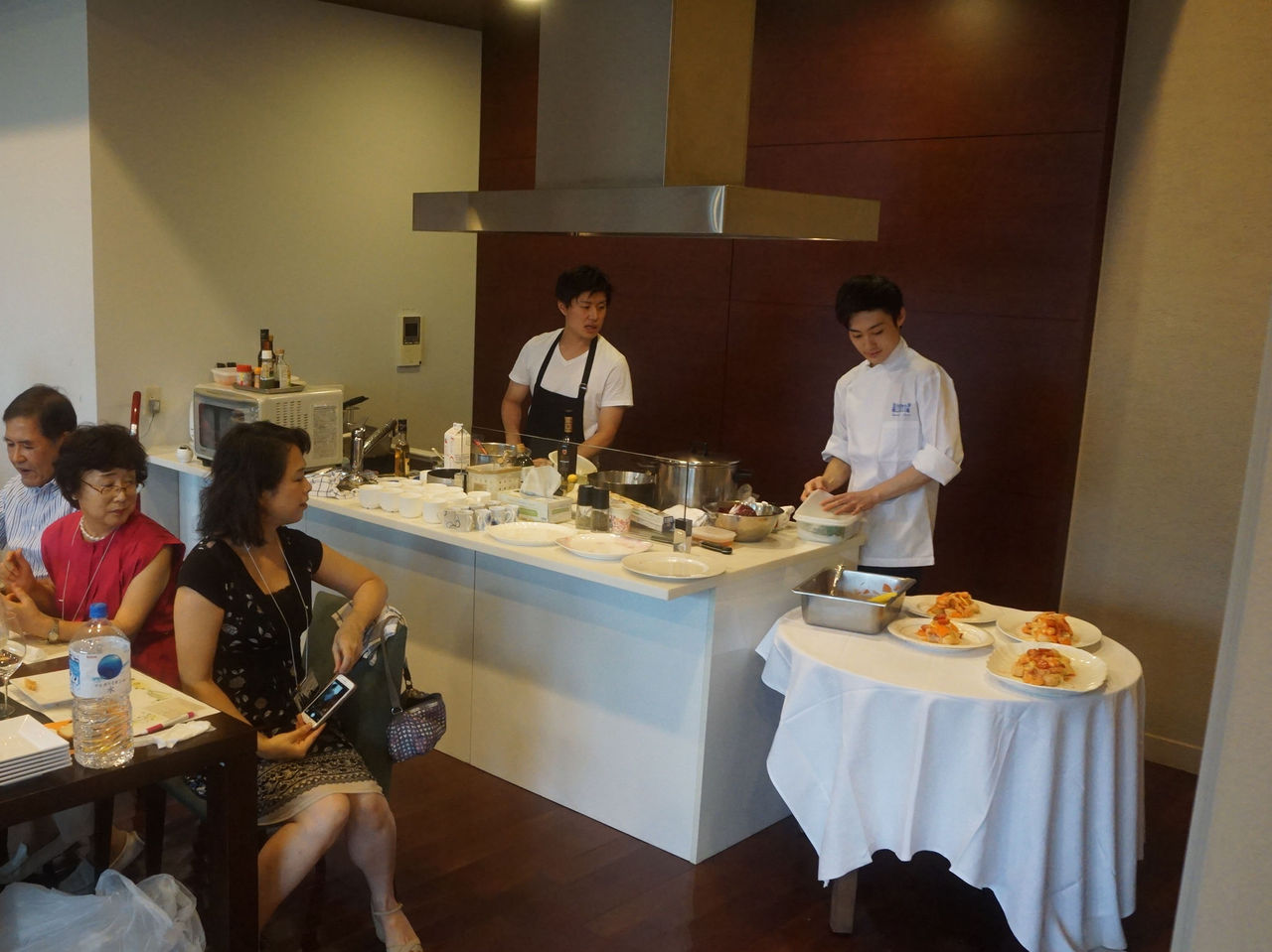 武蔵小杉ワインライフ ブログ 本格モダンフレンチをカジュアルに 著名フレンチ レストランの期待の若手シェフによる調理 デモンストレーション ｃ１グループ企画