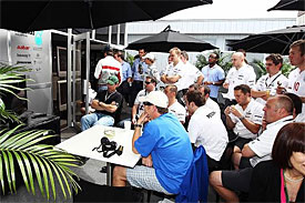 F1パドックでのワールドカップ観戦
