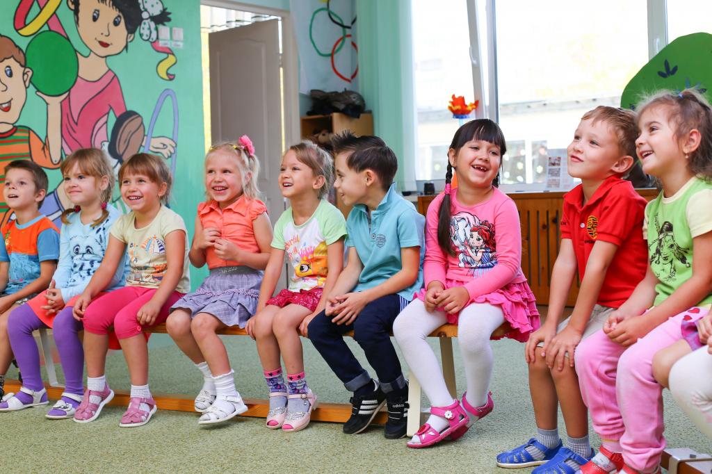 子供のiphone壁紙ランドスケープガーデン ピエロ 庭 アニメーター 休日 子供 子供 高精細の画像は 材料を入力します 壁紙