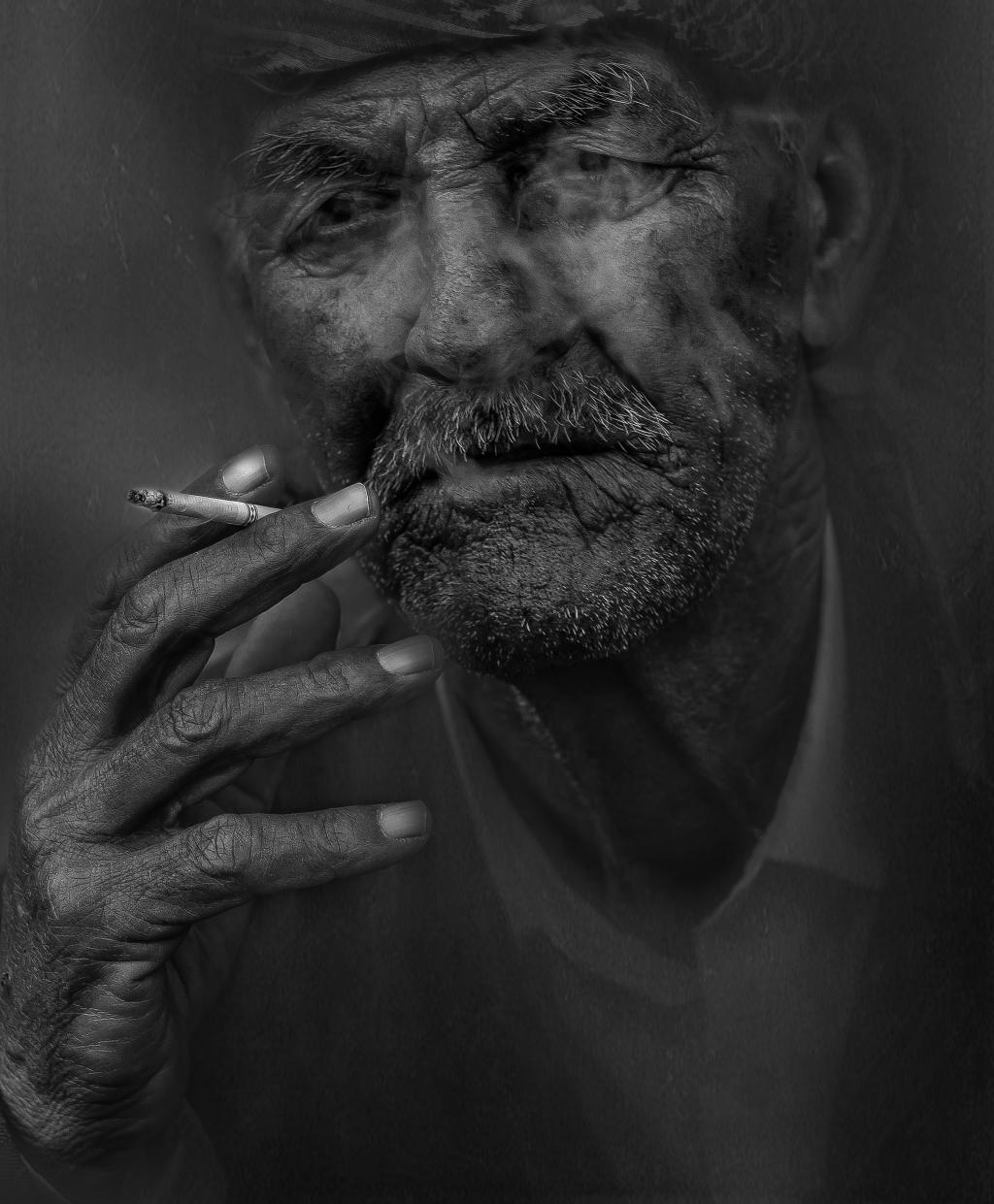 材料を入力 スイートイritz 市ゃお私は 壁紙 男性 喫煙 タバコ 古い 高齢者 肖像画 高精細画像を叫び作っ者喫煙 壁紙