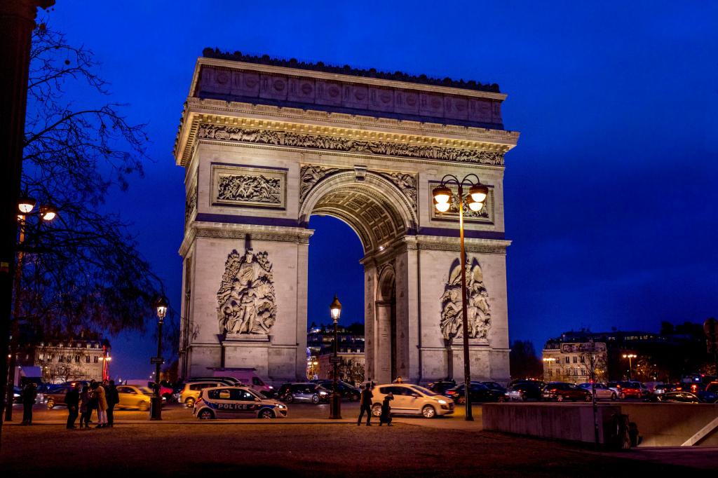 凱旋門 パリ フランス 記念碑 夜 凱旋門 観光地 高品質の画像iphone黒壁紙 入力材料 壁紙
