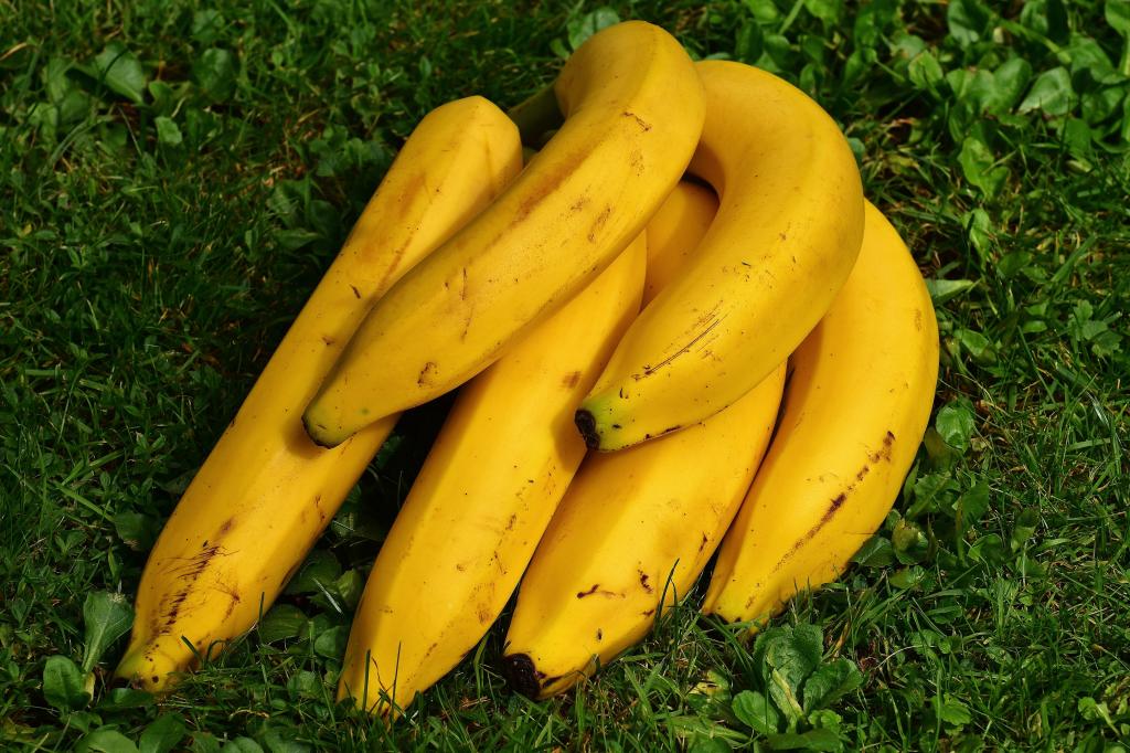 バナナ 区アniメ フルーツ 健康 黄色 バナナの皮 熟した 高精細動画像果物のiphoneの壁紙は 材料を入力します 壁紙