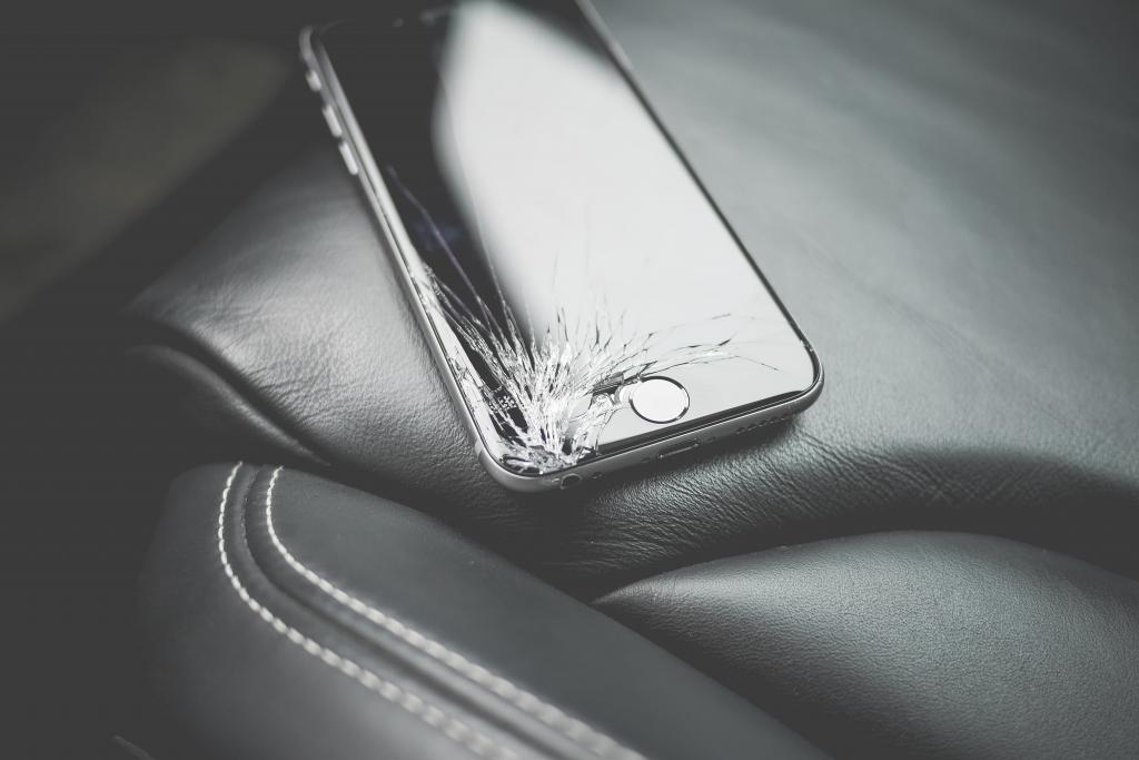 ブランド 損傷を受けた 割れた Iphone 高級 高精細画像 クローズアップ壊れた Gu Ritz ー壁紙素材を持っているため 適切な府入力します 壁紙 ブランド 損傷を受けた 割れた Iphone 高級 高精細画像 クローズアップ壊れた Gu Ritz ー壁紙素材を持っているため 適切な府入力します 壁紙