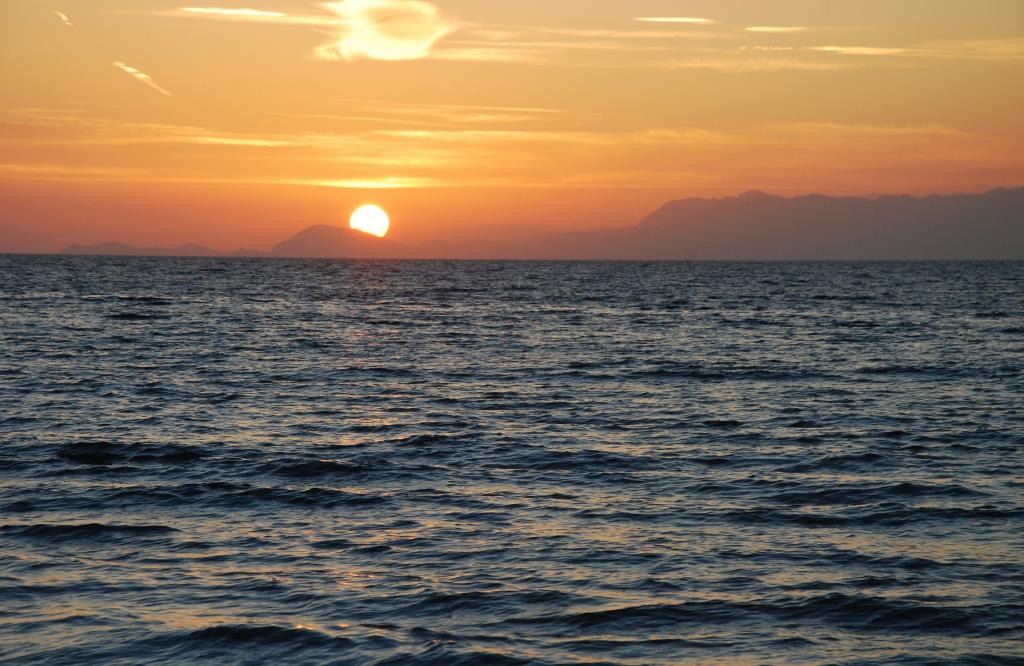 西 太陽 夕日 海 夜 海岸 高精細の画像 シリコーンnn Puヒカル白い車素材壁紙バックiphone 壁紙