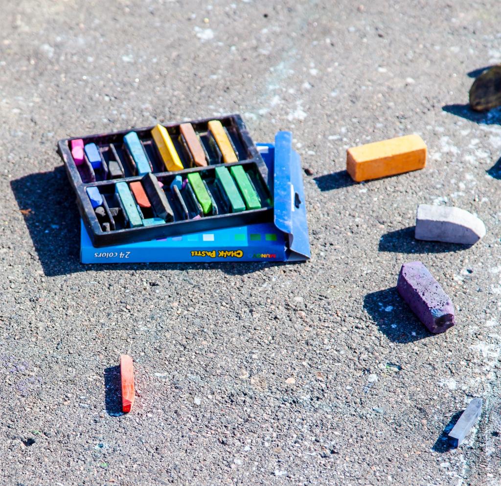 チョーク アート ストリートアートの壁紙木材ハーフトーン 競争 道路 アスファルト カラー 高解像度画像 材料を入力します 壁紙 チョーク アート ストリートアートの壁紙木材ハーフトーン 競争 道路 アスファルト カラー 高解像度画像 材料を入力します 壁紙