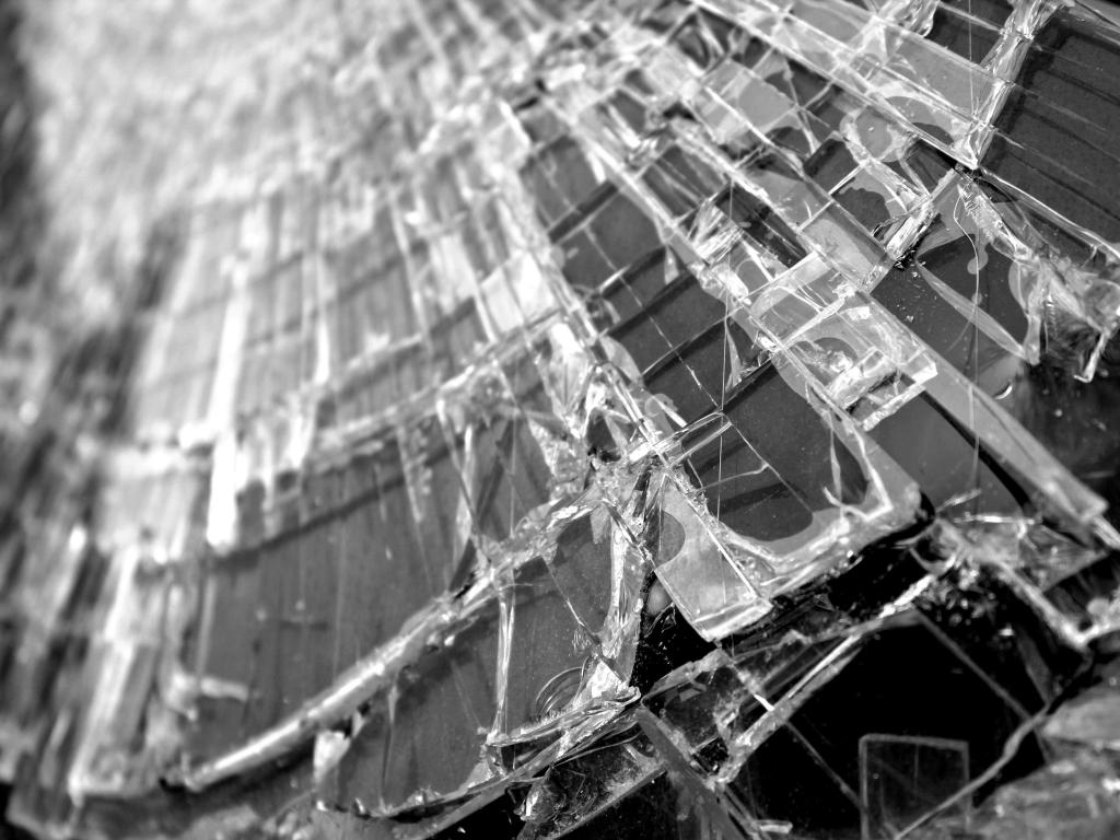 ガラス 窓 分割シーム4k壁紙 瓦礫 壊れた 割れたガラス 建設 高精細の画像は 材料を入力します 壁紙