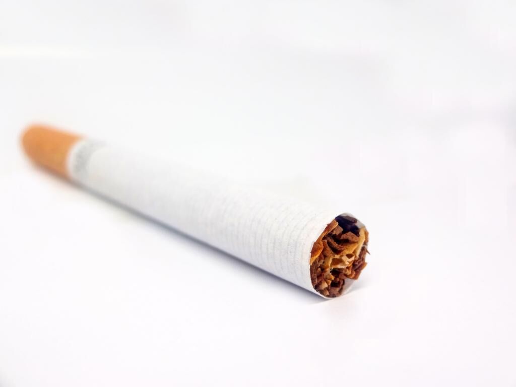 タバコ タバコ スモークiphoneの壁紙ダークい 白背景 白 画像 高精細画像 材料を入力 壁紙
