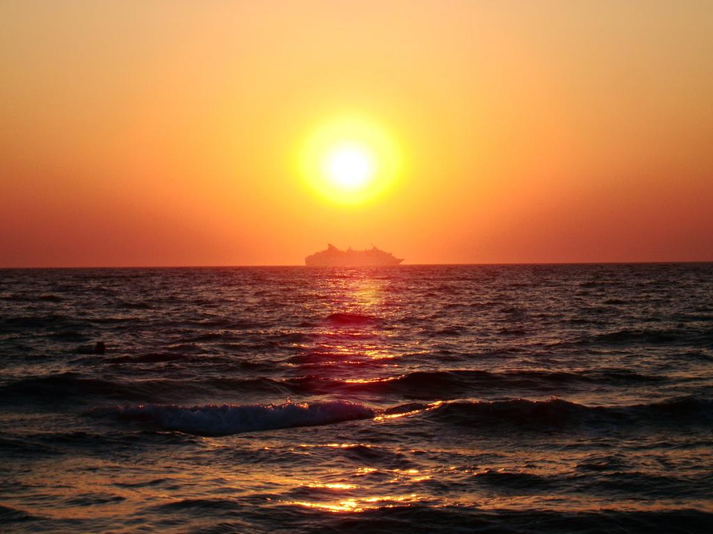 サンセット 船 海 自然 太陽 夏 日 晴天の高いiphoneの壁紙写真は 材料を入力します 壁紙