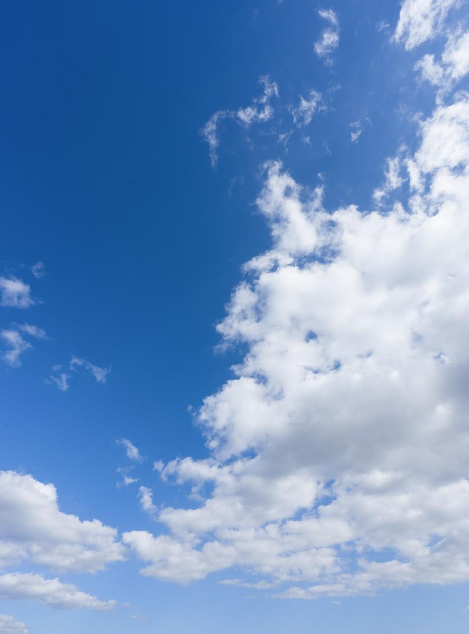 Iphone壁紙濃い青空と雲い空のバランス 高精細画像 材料入力 壁紙