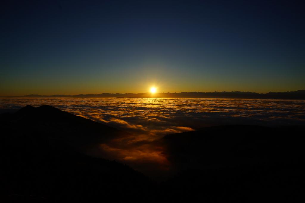 日の出 プラグ4kの壁紙pcセルバの海を 雲 海の霧 霧灯 発光星雲 雲 高精細の画像 材料を入力します 壁紙