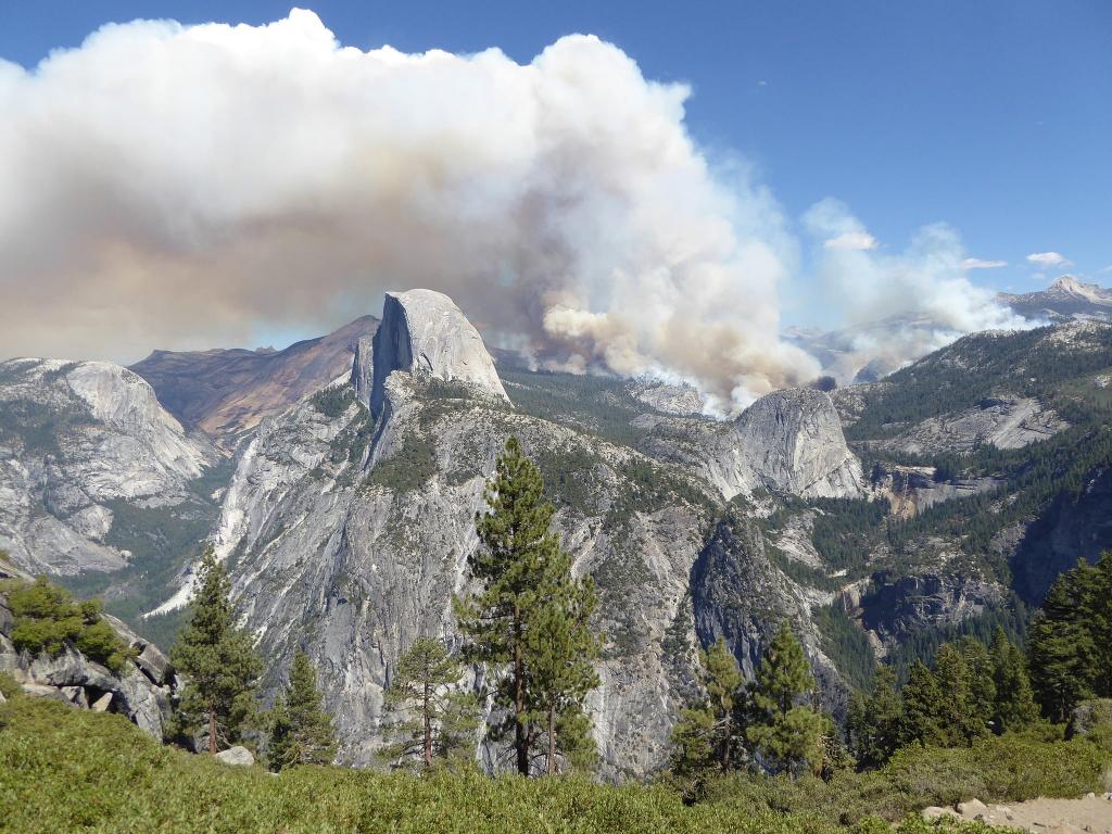 ヨセミテ 森林火災 a壁紙 米国は 喫煙 雲 風景 高精細画像の国立公園 材料入力します 壁紙