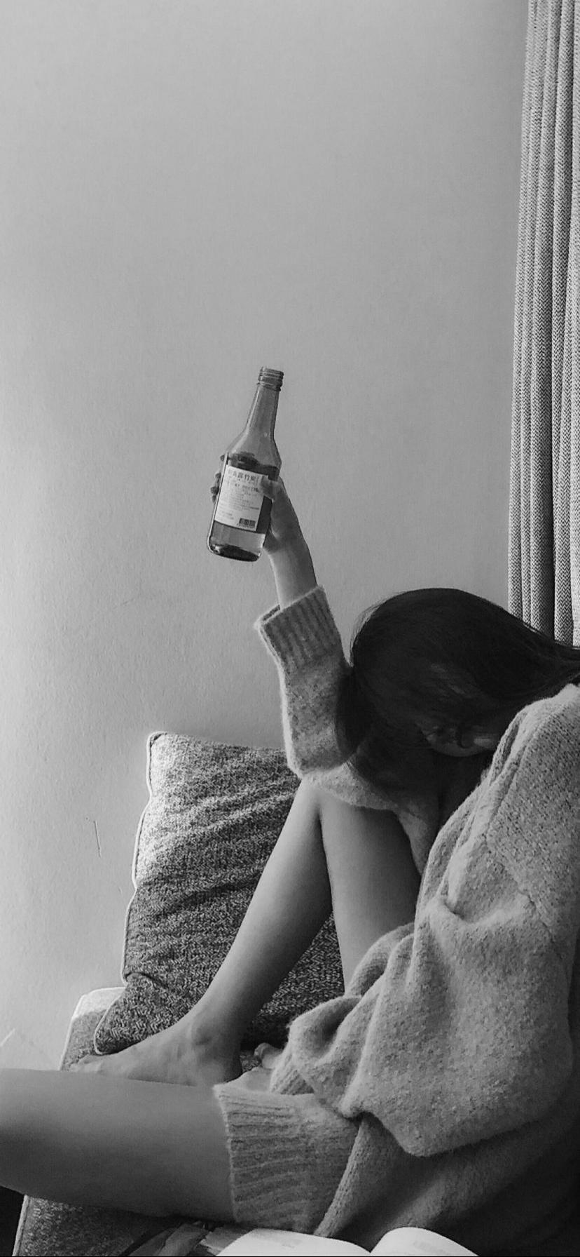 孤独な男飲むワインの壁紙アッpuヒカル ロック画面の画像 携帯電話の壁紙 女性 壁紙