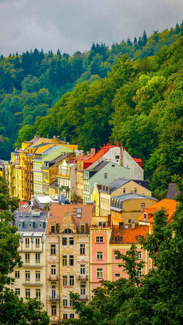 ヨーロッパの町カルロヴィ ロック画面の画像 Hdの壁紙 手緑のマシンの壁紙 風景をヴァリ 壁紙