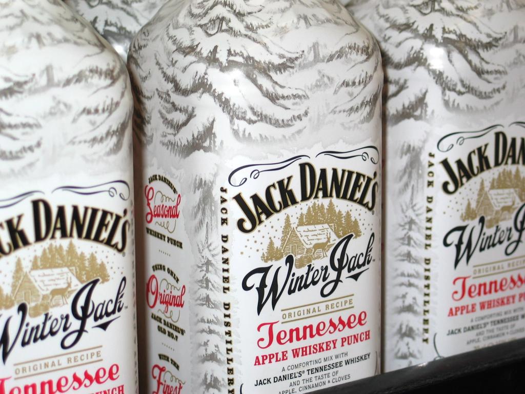 ジャックダニエルのウイスキー ウイスキー アルコール 飲酒などの5分の花嫁の壁紙素材 ウィスキーグラス ボトル 高精細画像 材料入力します 壁紙