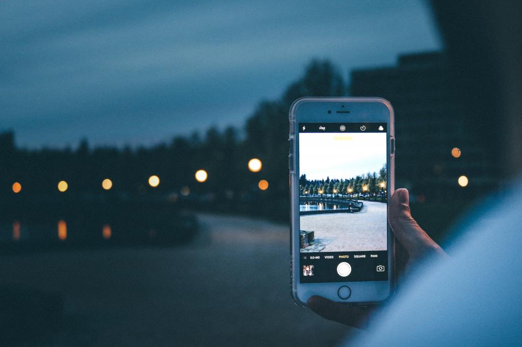 Ipho壁紙空のね 男性 ホールド 街路 公園 ライト 道路 高精細の画像 材料を入力します 壁紙