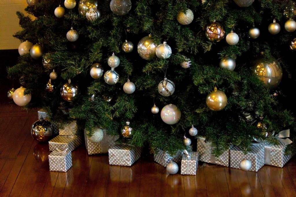 クリスマスツリーやギフトsuがテイカの壁紙 高精細映像製 材料を入力します 壁紙