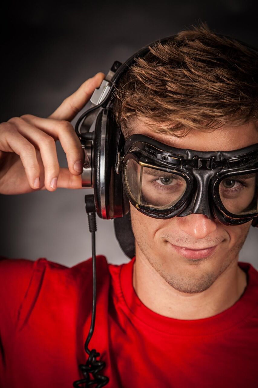 ヘッドフォンは 肖像画は 顔は 音楽は 男は かなり 笑みを浮かべて 高精細の画像は 壁紙素材のバンドを持参してください 壁紙 ヘッドフォンは 肖像画は 顔は 音楽は 男は かなり 笑みを浮かべて 高精細の画像は 壁紙素材のバンドを持参してください 壁紙