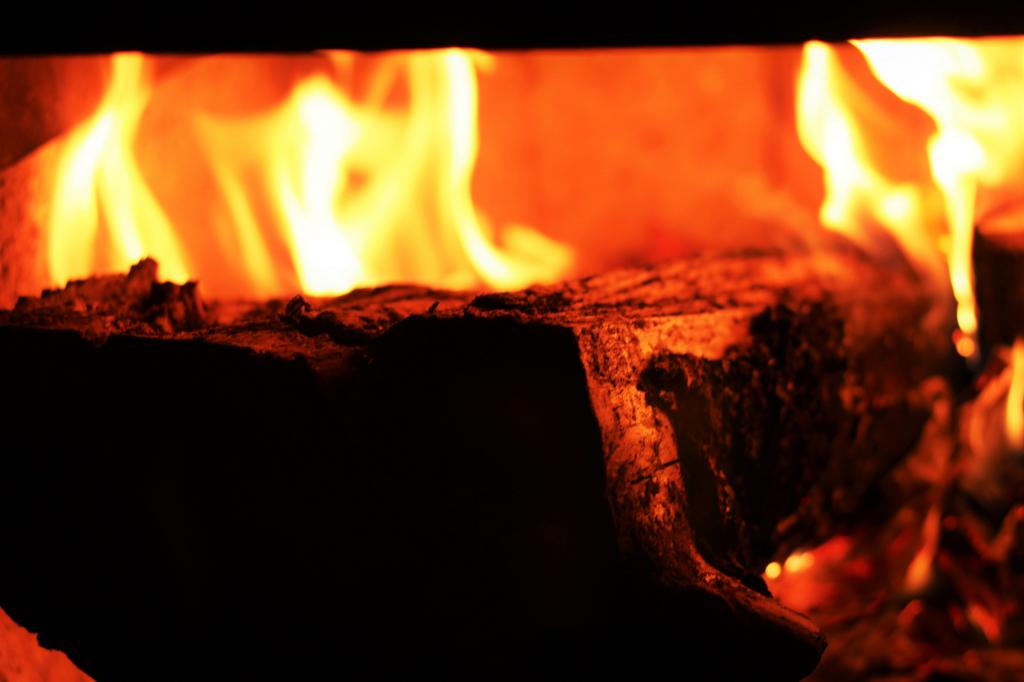 木材 火 暖炉のカイミリアンペアヒカルが火災 壁紙を持っているniセンターを保持している 自然現象 熱 温度 炎 燃焼 高精細の画像 材料を入力します 壁紙