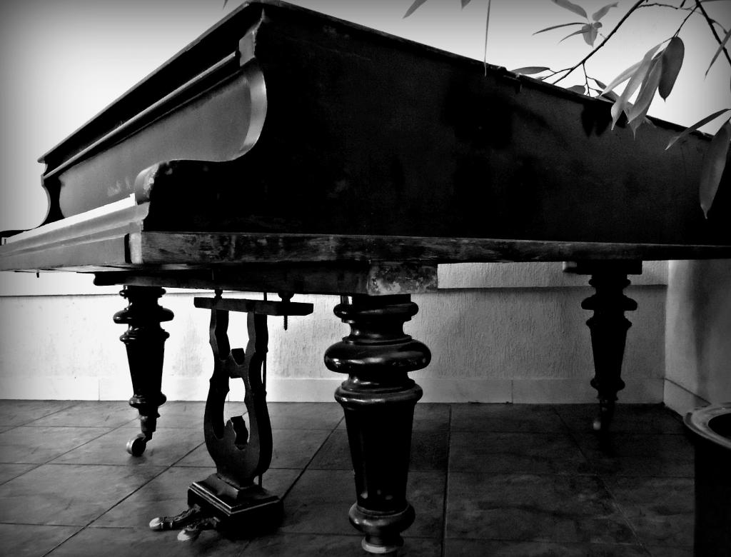 古い グランドピアノ 音楽 壁紙区 ピアノ キー 音楽 高精細画像間を移動する 材料を入力します 壁紙