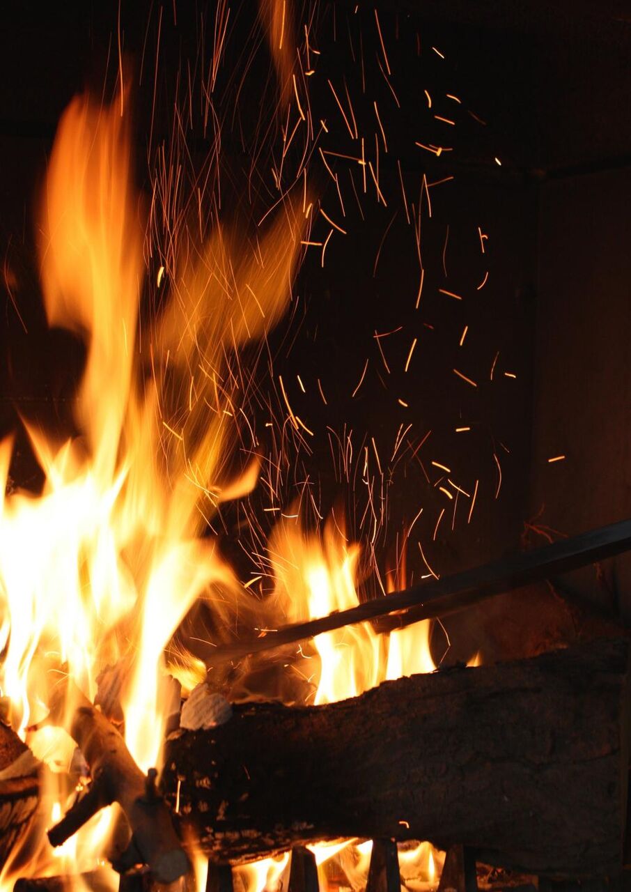 Macbookの壁紙火災 暖炉 熱 光 火花 突く 炎 高精細の画像は 材料を入力します 壁紙