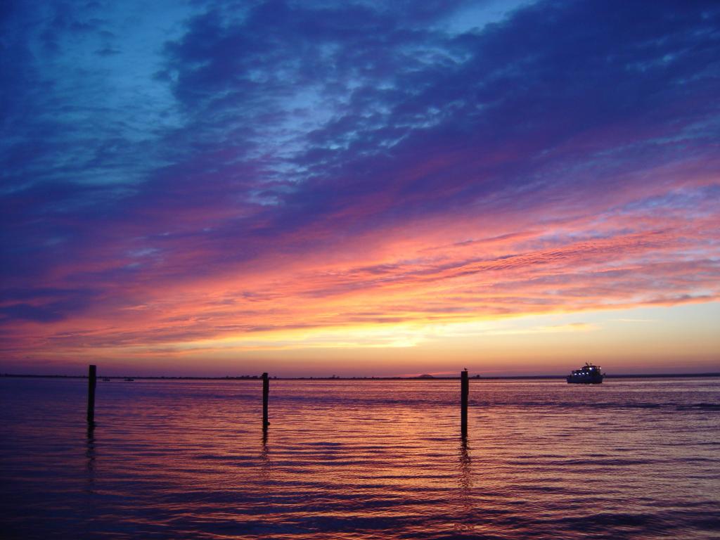 日没 空 雲 カラフル ピンク ブルー 海の壁紙iphoneシリコーンnn Puヒカル 高精細の画像は 材料を入力します 壁紙