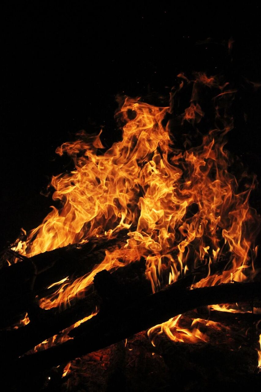 Iphone7plus壁紙炎 火花 たき火の夜 木 火 自然現象 熱 温度 高精細の画像 材料を入力します 壁紙