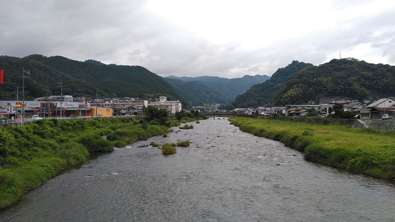 KIMG1929_01_BURST1001929_COVER