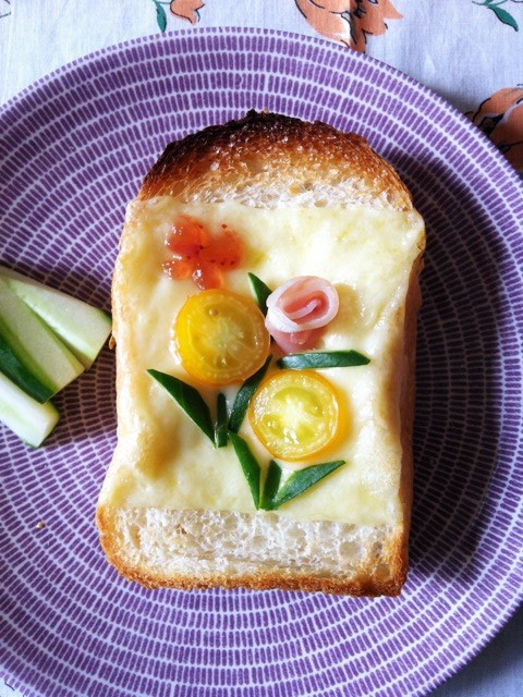 朝のトーストのアレンジ いろいろ むくげの花