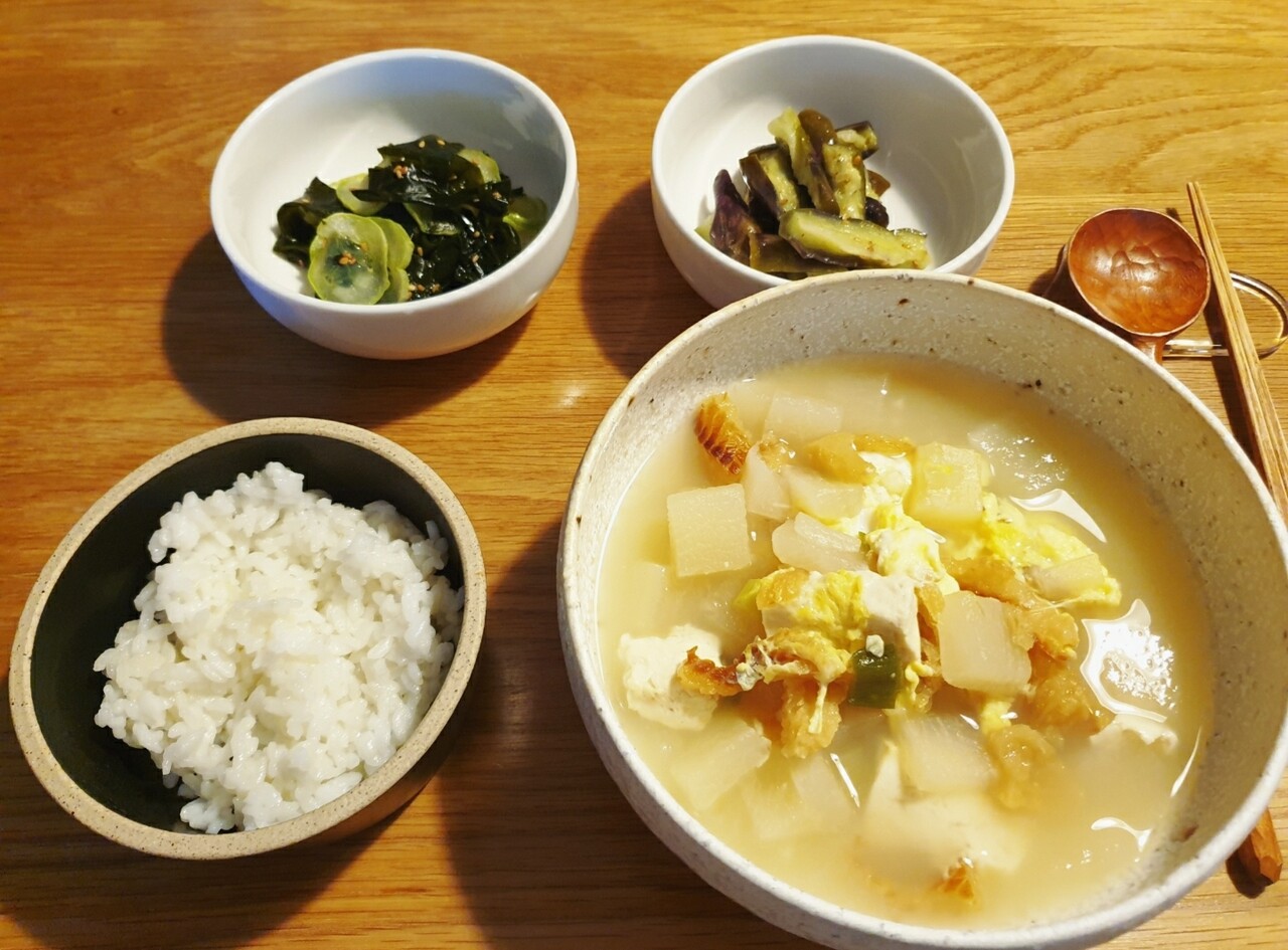慈味 干しダラのスープと紙飛行機の飛ばし比べ むくげの花 慈味 干しダラのスープと紙飛行機の飛ばし比べ むくげの花
