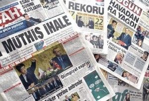 安倍首相の訪問を１面で大きく報じたトルコ各紙
