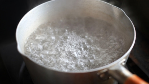 【なんJ】(ヽ´ん`)「なぜ水が100度で沸騰するのかは誰にも絶対にわからない」