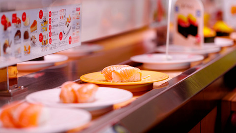 ( ヽ´ん`)「回る寿司屋って知ってるか？」