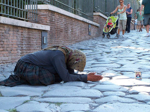 （ヽ´ん`）「賞味期限切れたもんくれ」って言ってあるから賞味期限切れのただ飯が食える」