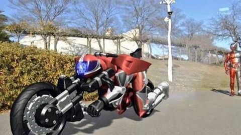 (ヽ´ん`)　なんで頭にバイク載せてんだよ