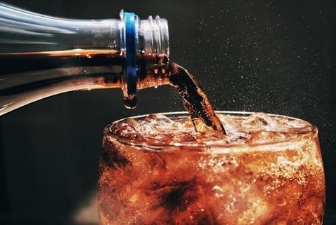 彡(^)(^)「後輩！今日は奢りや！好きなだけ食え！」後輩「コーラで。」