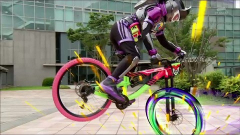 (ヽ´ん`)「自転車にBluetoothスピーカーつけて走ってる」