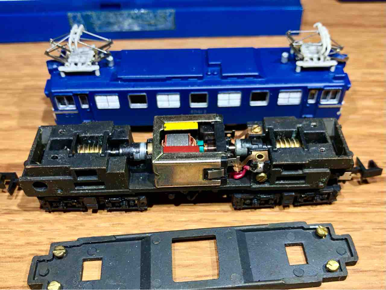 Nゲージ TOMIX 香港製ED61 ① : 愛犬クマの鉄道模型製作備忘録