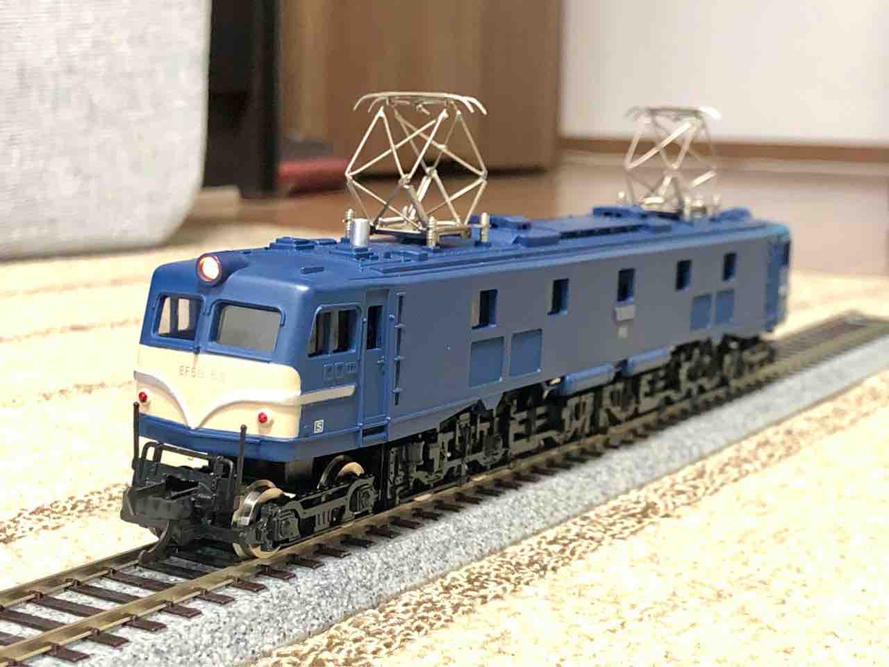 トミー HOスケールEF58 色挿し : 愛犬クマの鉄道模型製作備忘録