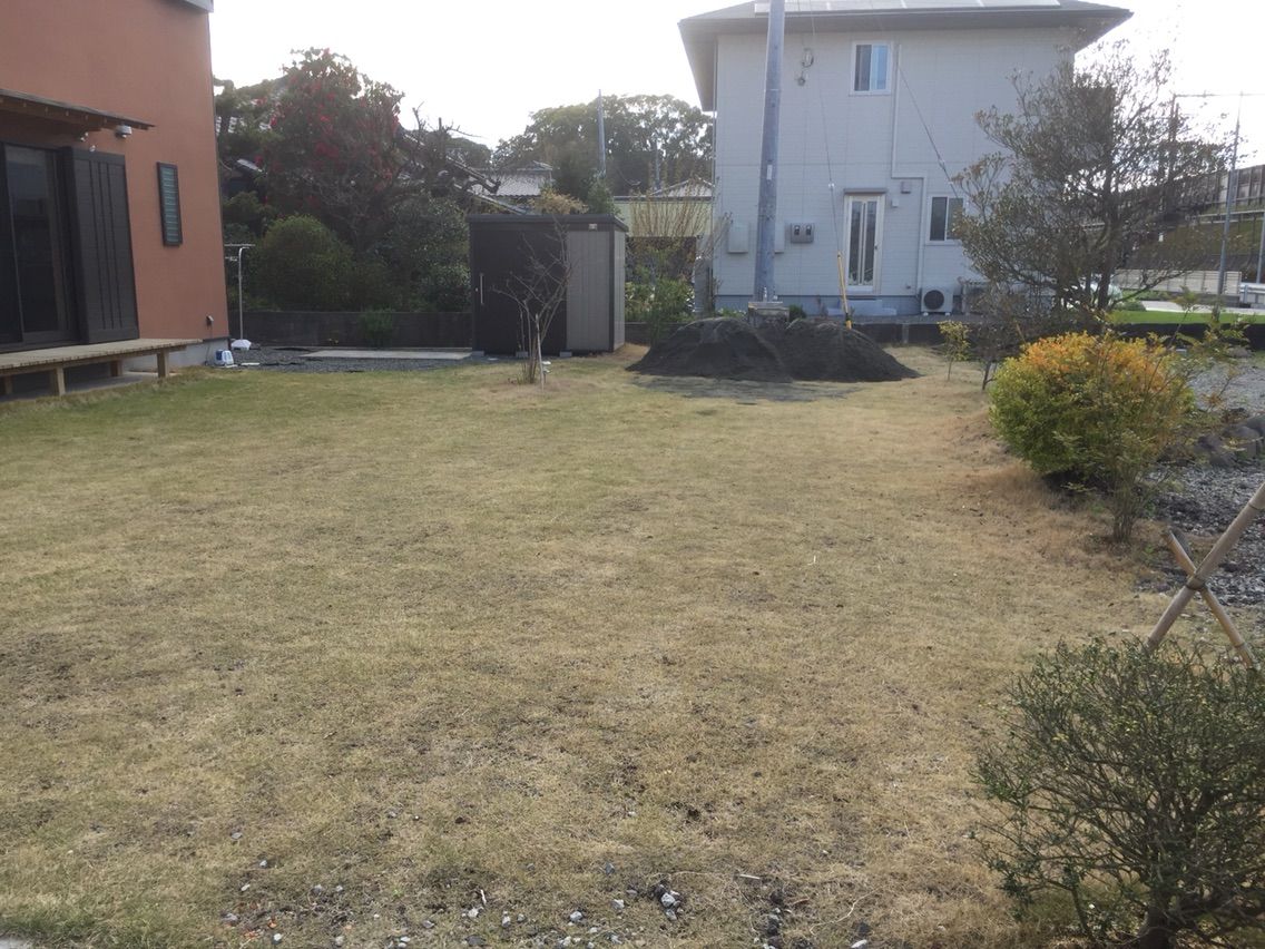 芝庭に川砂を もっちーの家内安全かわら版