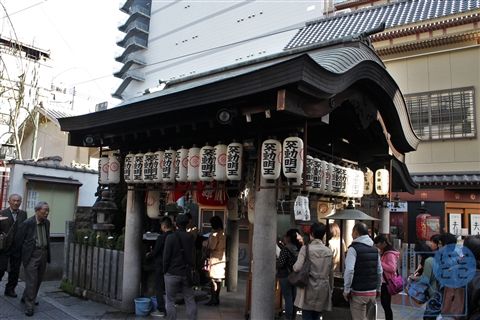 法善寺 水掛不動尊-大阪 : 旅を探しに。週末どこいこ。