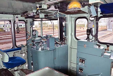EF65-1115-1_運転台全景