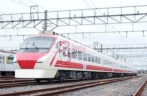 “普悠瑪”カラーになった東武208編成 写真:山賀一俊