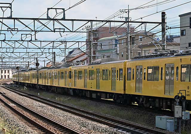 西武新2000系2069編成＋2463編成チョコバナナ編成