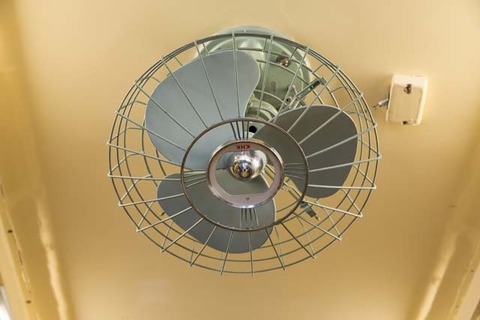 電機扇風機の取り付けA