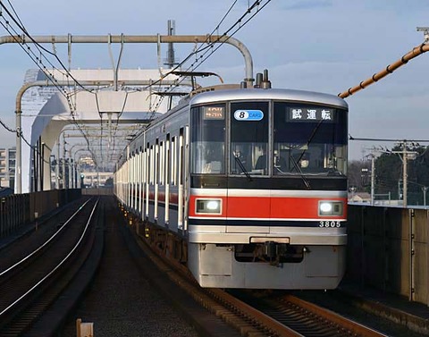 J8A_9377